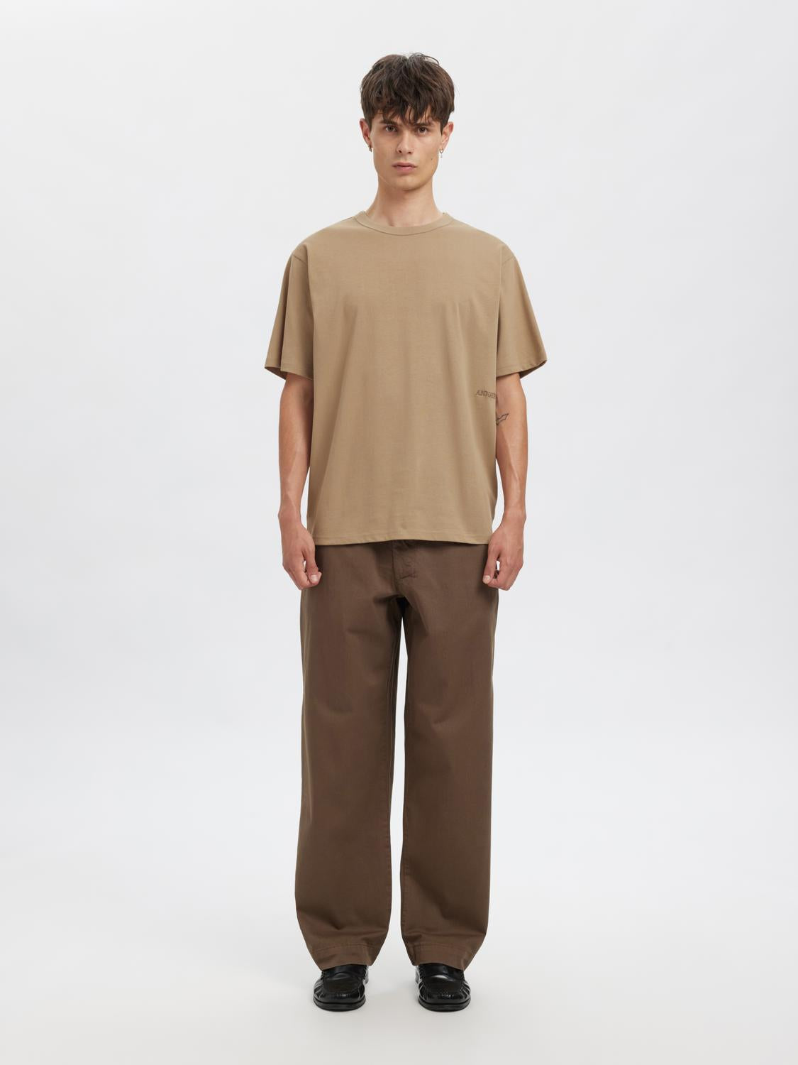 model_shot-front_full